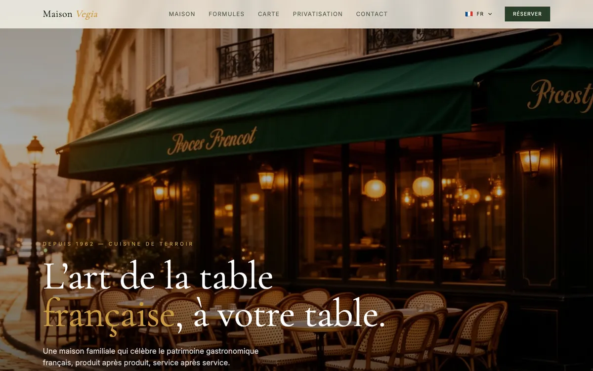 Site du restaurant Maison Vegia : façade de brasserie parisienne et carte de visite